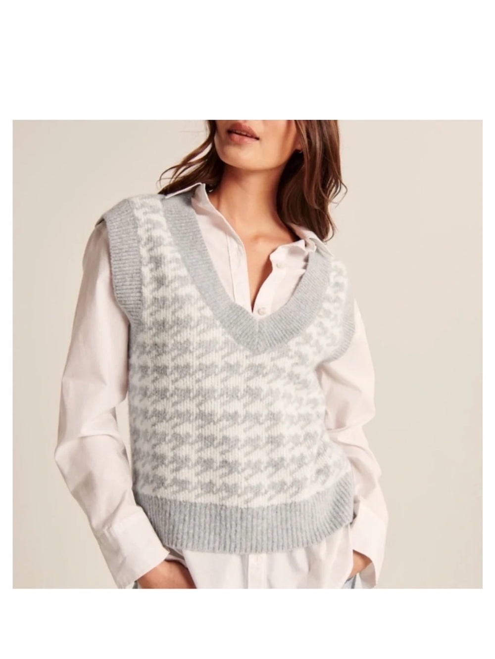 Abercrombie & Fitch Light Gray and White Houndstooth V-Neck Sweater Vest - Picture 7 of 8